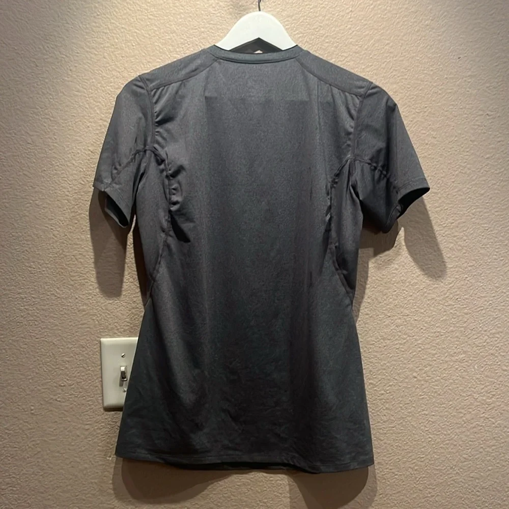 Nike Pro Women’s Fitted V Neck T Shirt Size Medium Gray